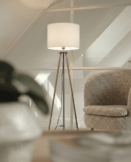 Anibe Lifestyle - Base Golvlampa Tripod Antikmässing Vit IP20 123cm