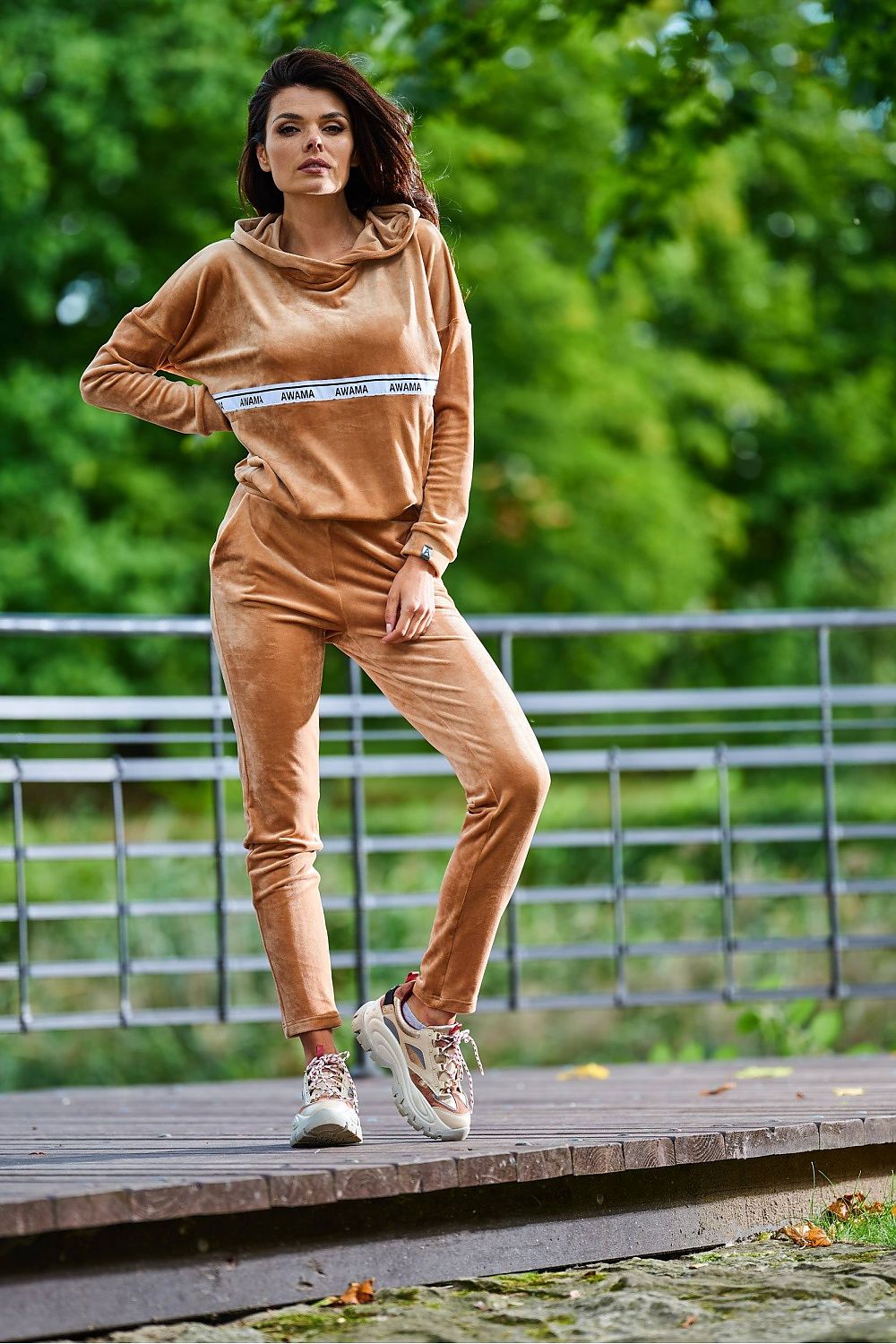 Anibe Lifestyle - Hoodie i velour med känguruficka