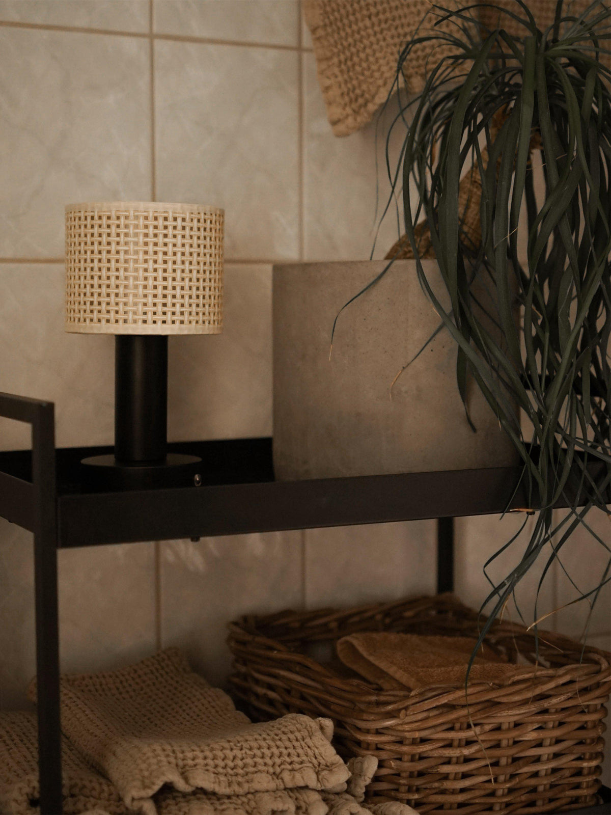 Anibe Lifestyle - Tiara Bordslampa Svart IP20 24cm