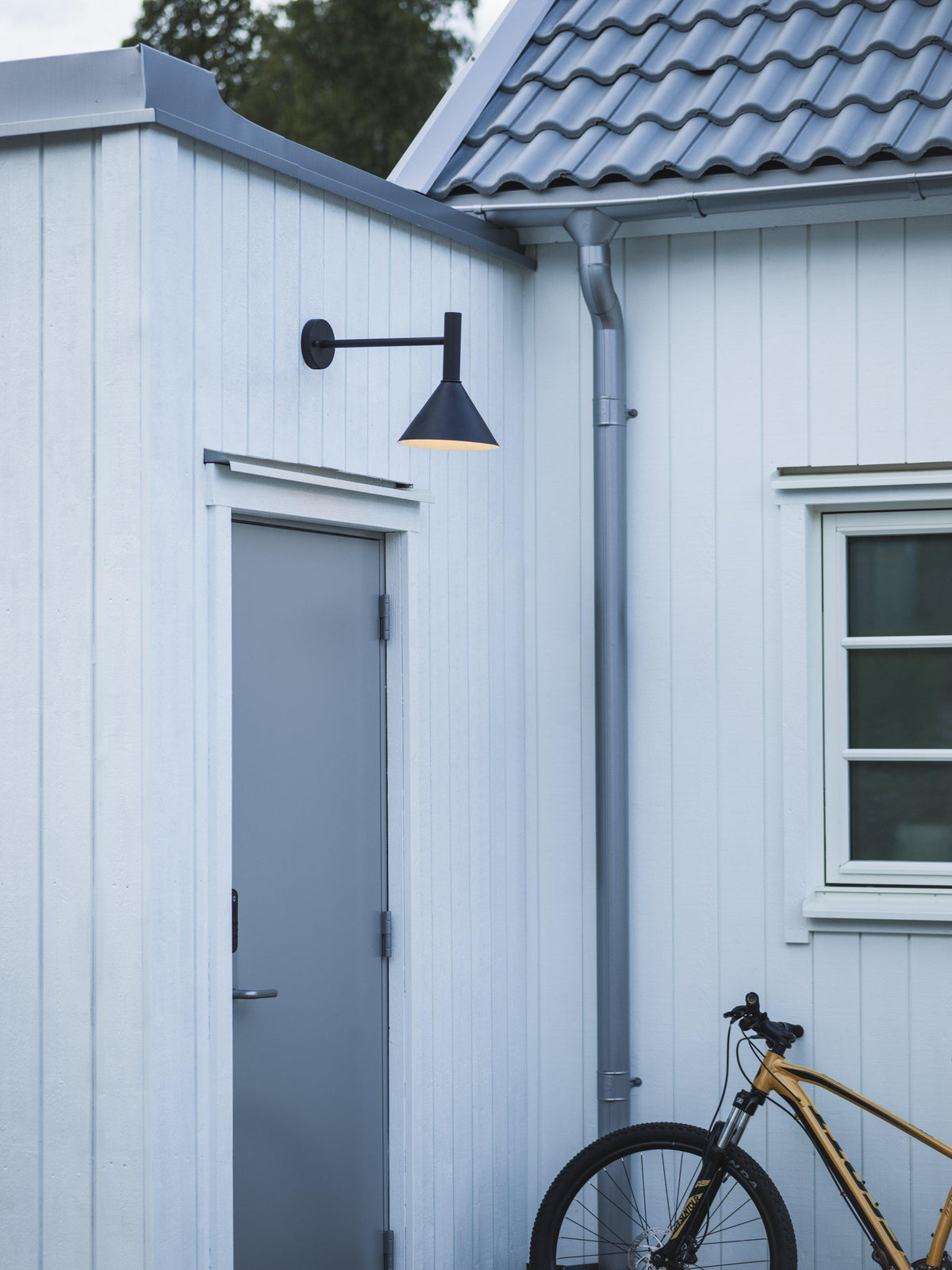 Anibe Lifestyle - Tripp - Fasadlampa Svart IP44