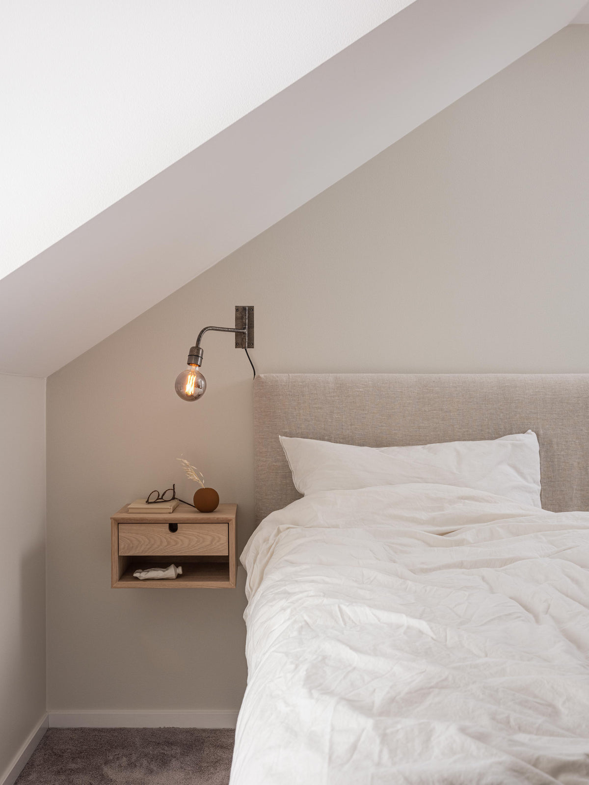 Anibe Lifestyle - Base Vägglampa Svängbar Beaten Silver IP20 34cm