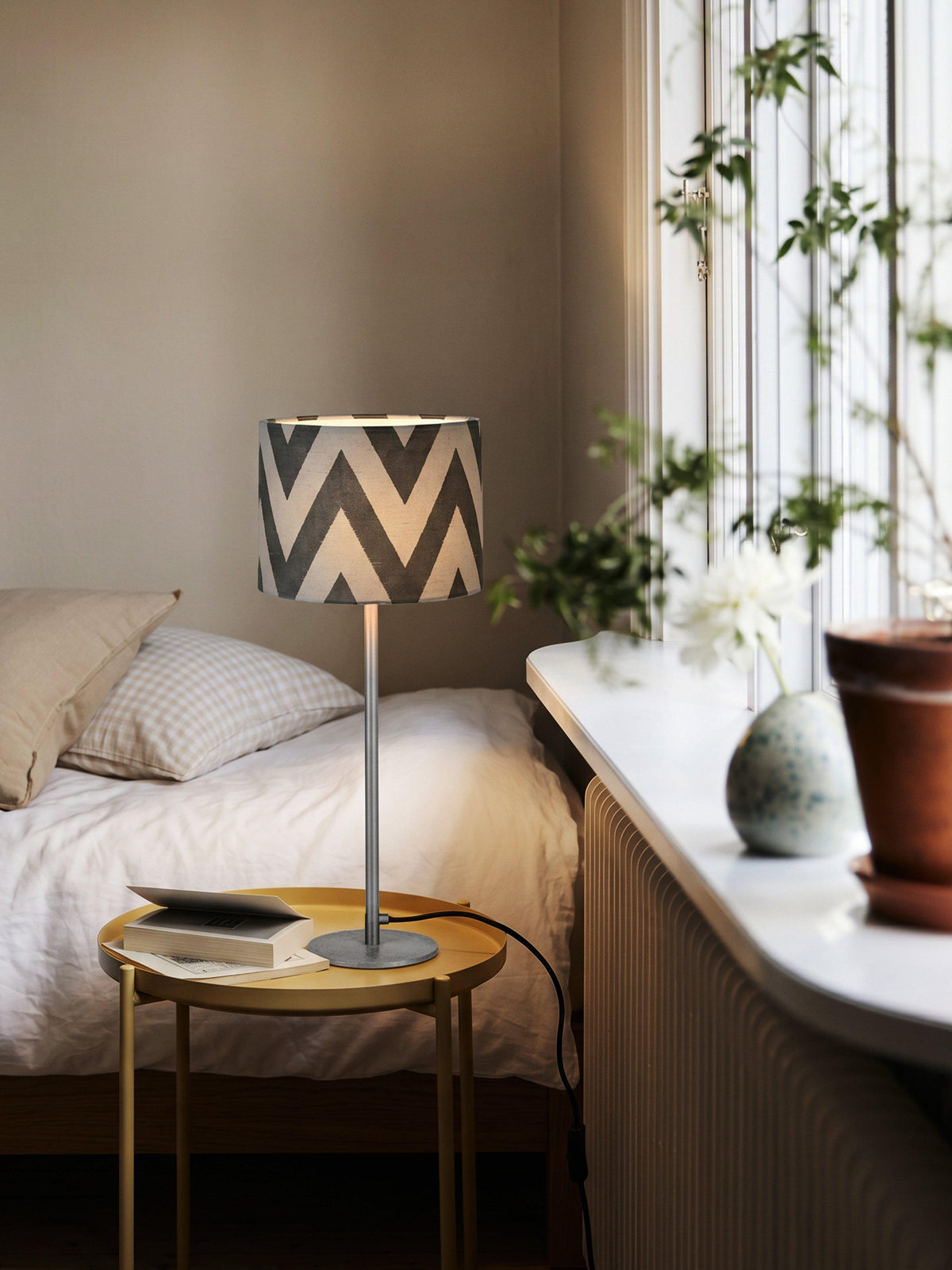 Anibe Lifestyle - Base Bordslampa Sara matt krom IP20 58cm