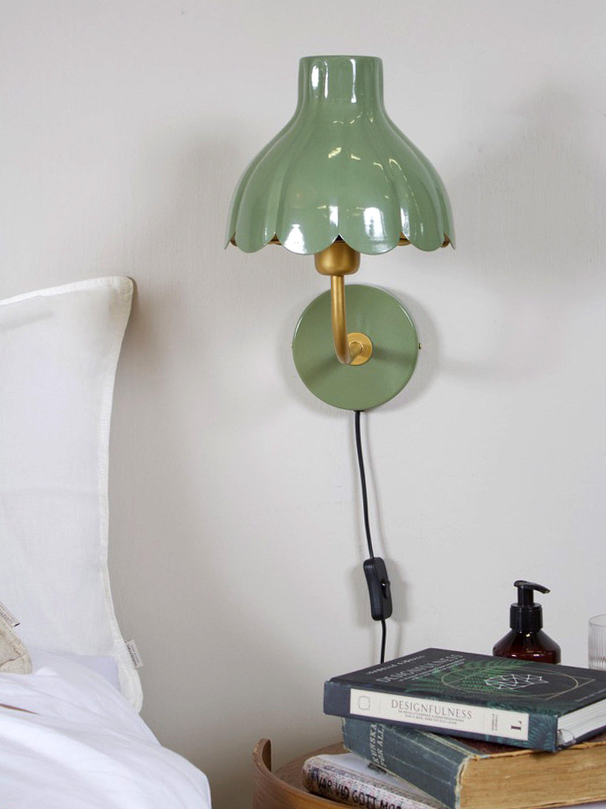 Anibe Lifestyle - Wells Vägglampa Mossa/Guld IP20 21cm