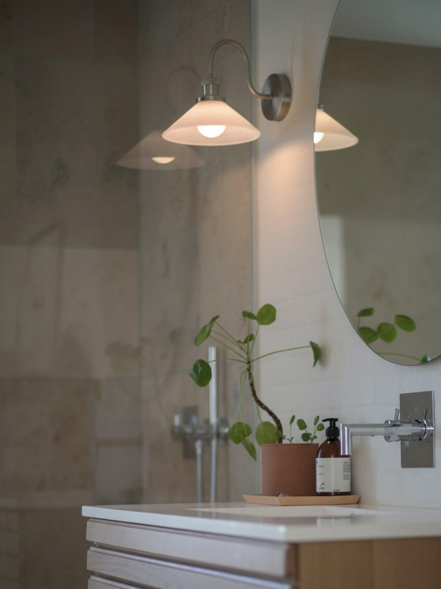 August Vägglampa Krom Opal IP23 25cm
