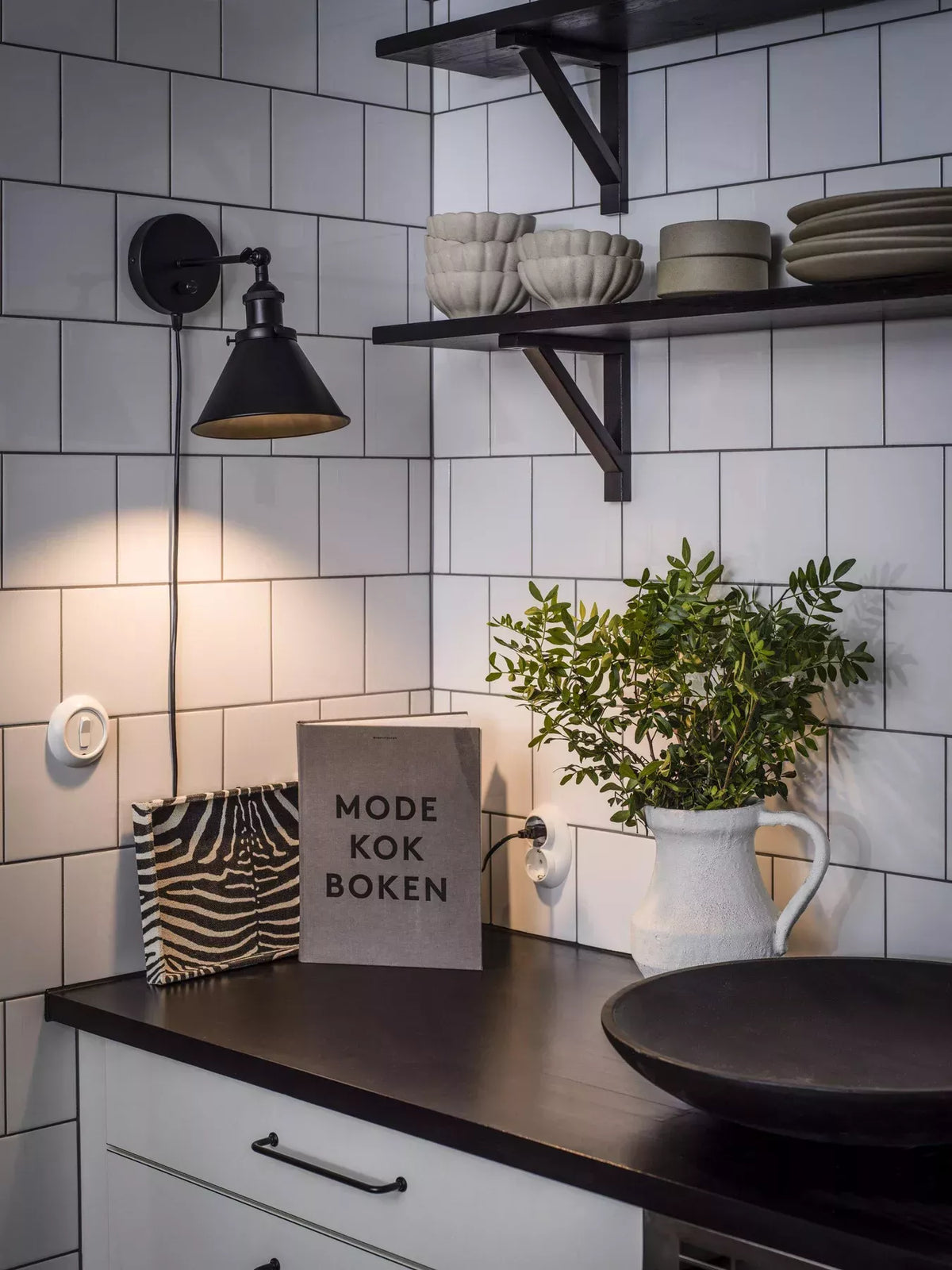 Anibe Lifestyle - Anton Vägglampa Svart Dimbar IP20 18cm