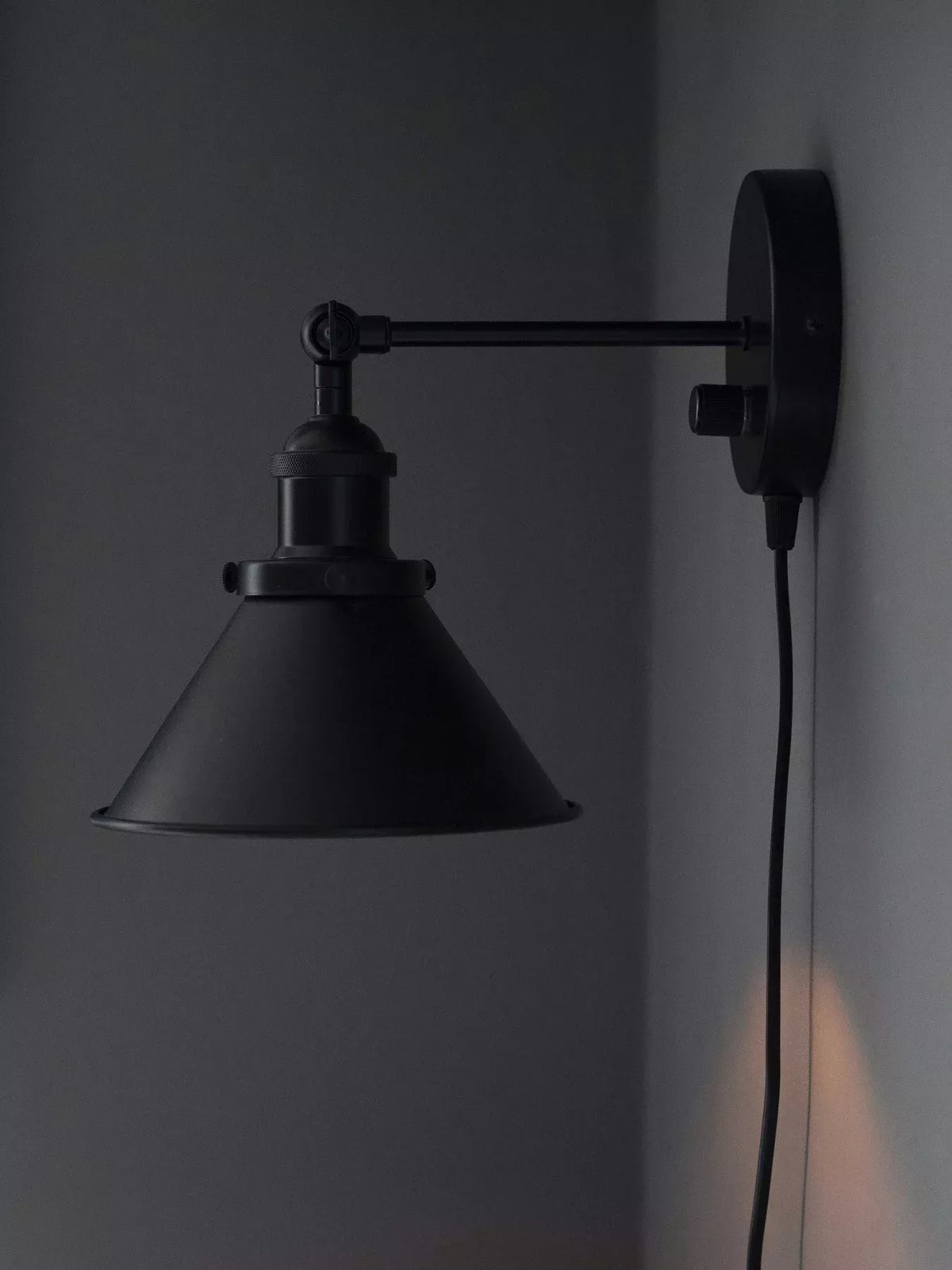 Anibe Lifestyle - Anton Vägglampa Svart Dimbar IP20 18cm