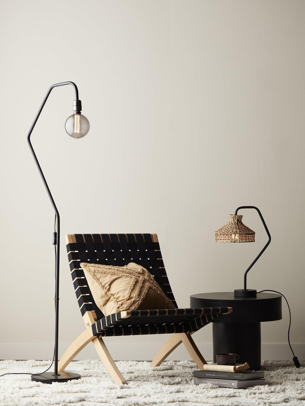 Anibe Lifestyle - Loft Golvlampa Svart IP20 150cm