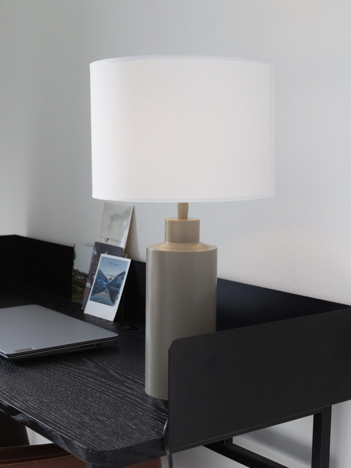 Anibe Lifestyle - Solo Bordslampa Matt Beige Vit Skärm IP20 46cm