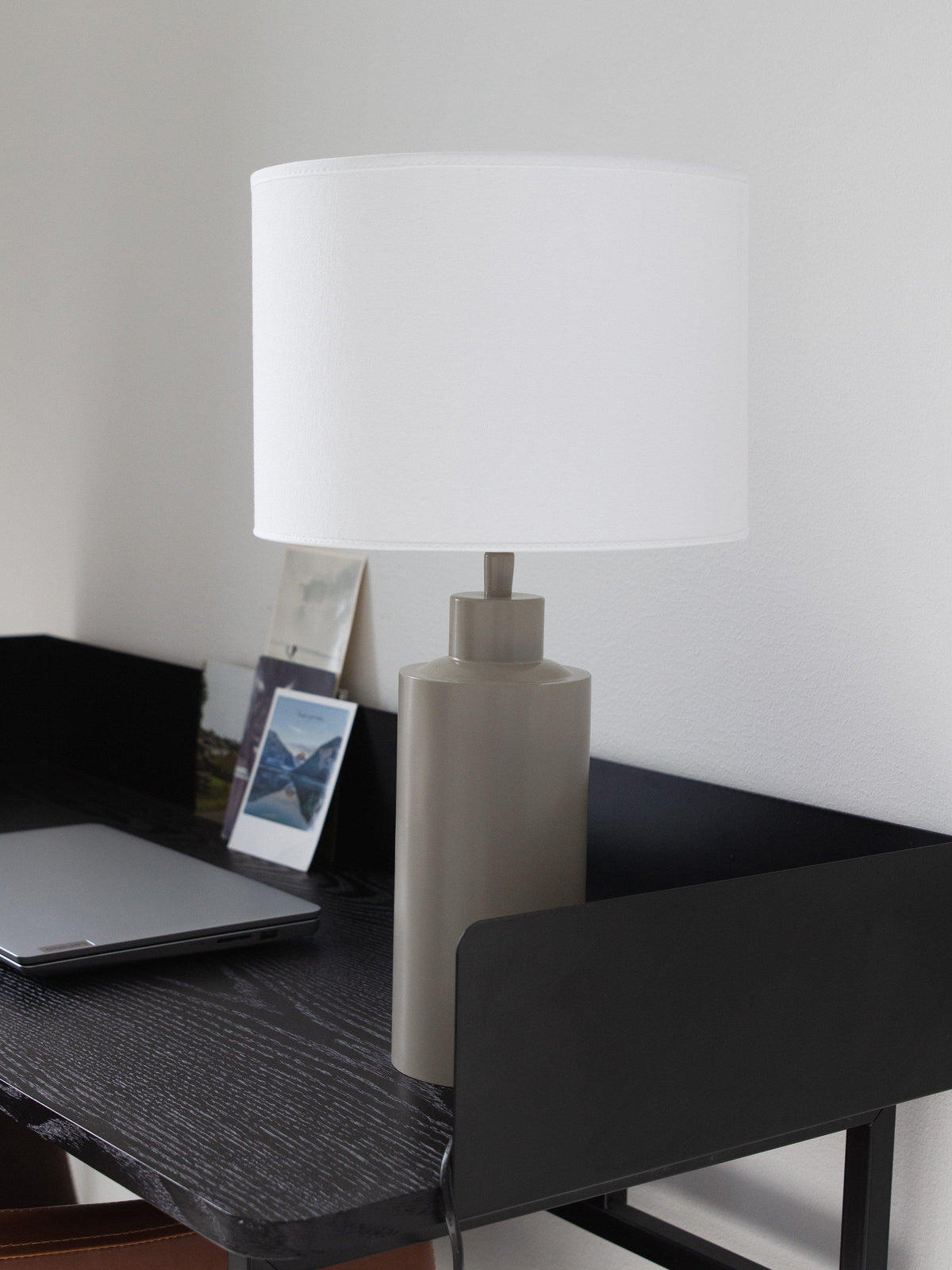 Anibe Lifestyle - Solo Bordslampa Matt Beige Vit Skärm IP20 46cm