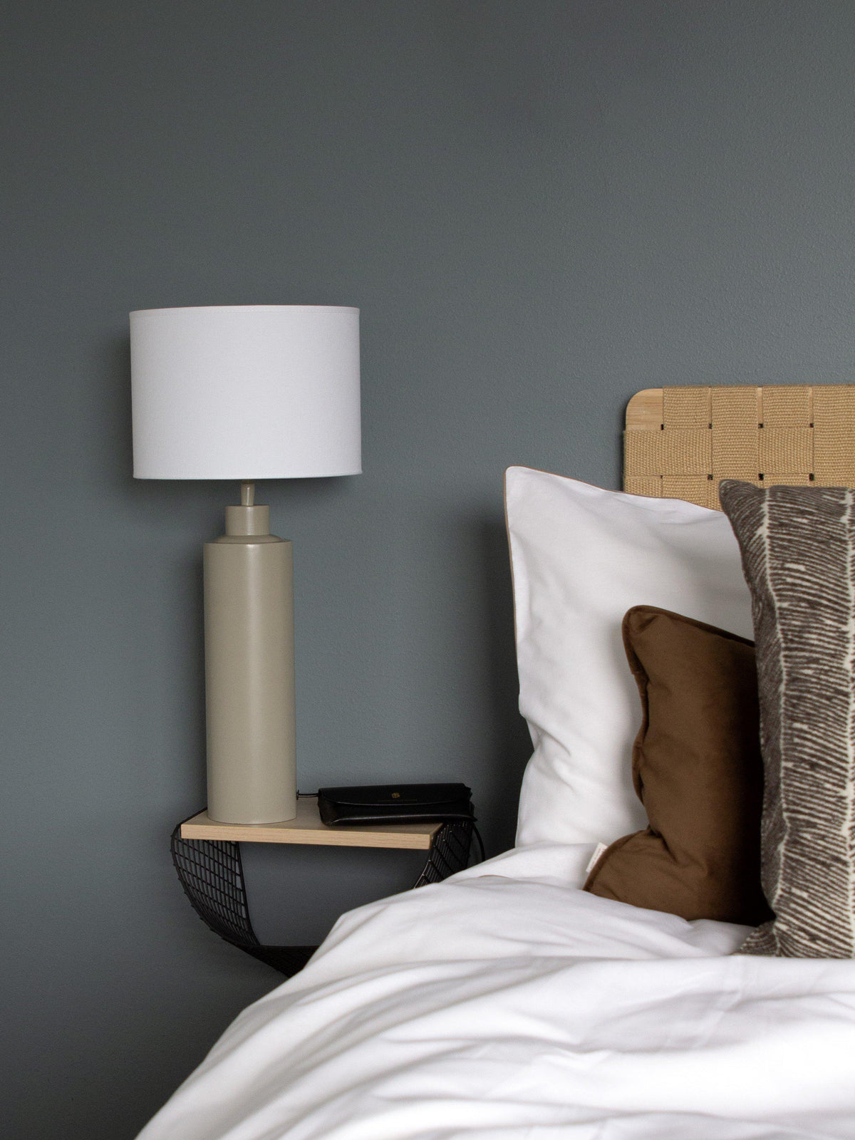 Anibe Lifestyle - Solo Bordslampa Matt Beige Vit Skärm IP20 57cm