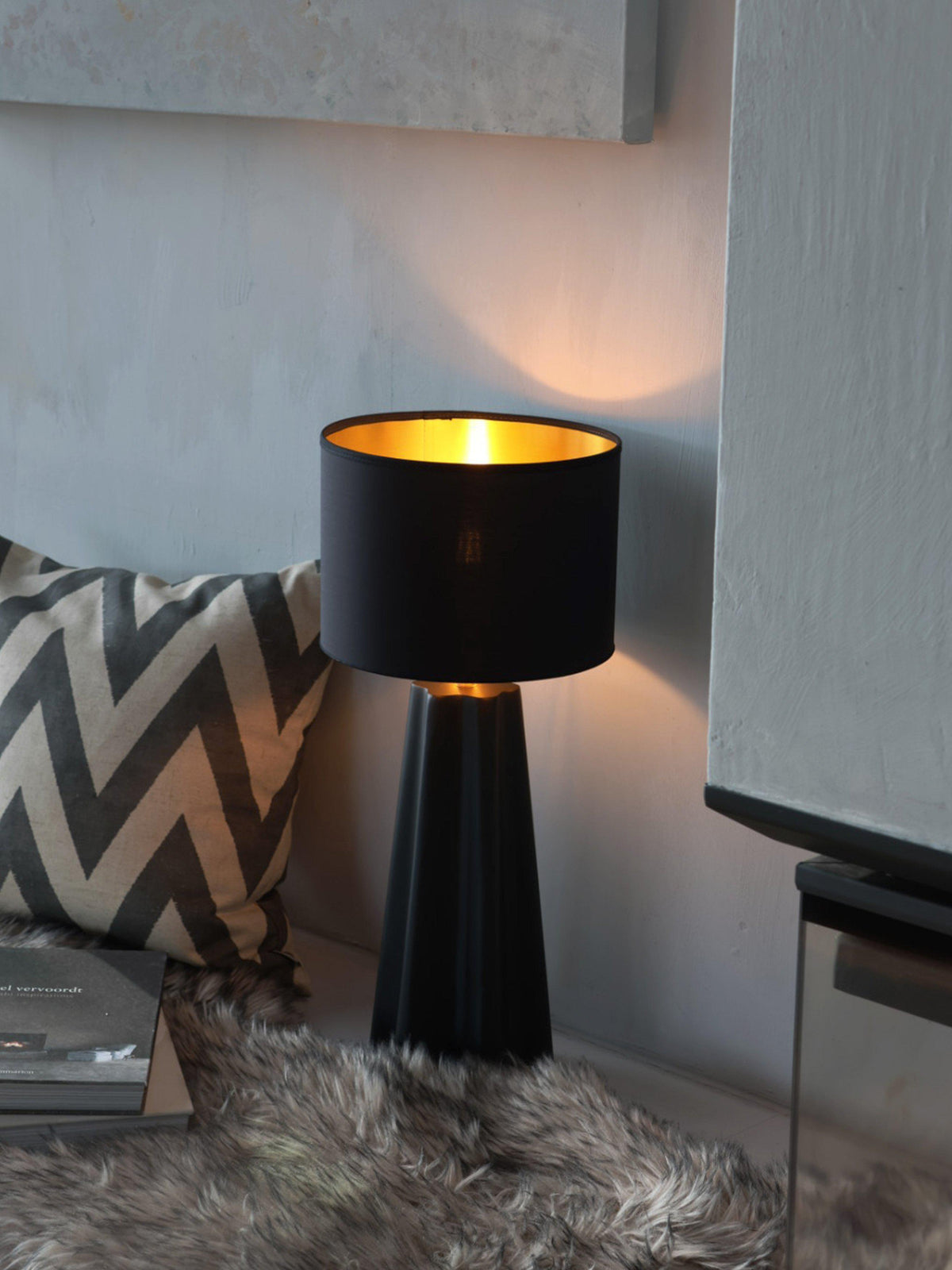 Anibe Lifestyle - Aira Lampfot Svart/Mässing IP20 44cm