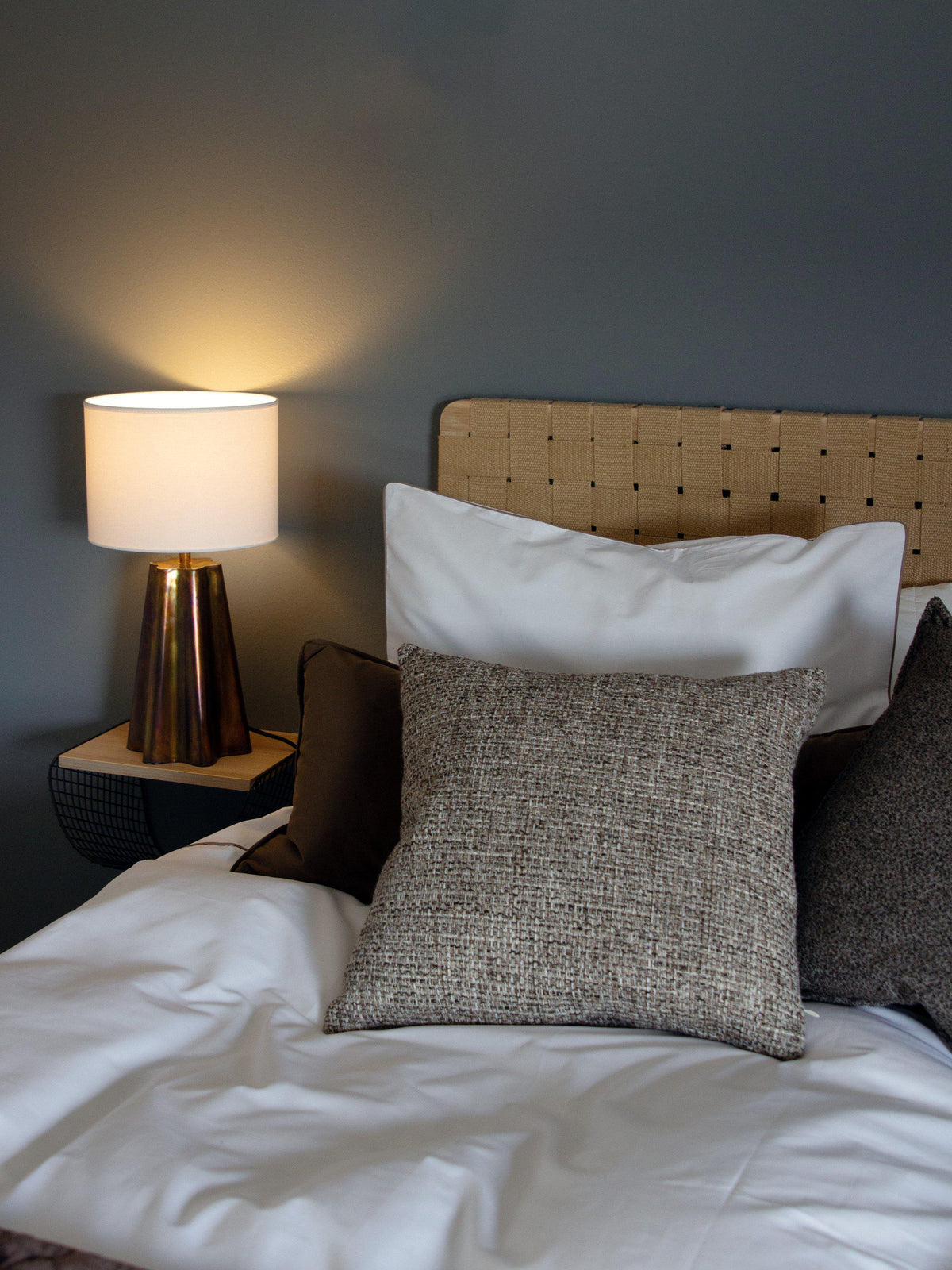 Anibe Lifestyle - Aira Bordslampa Oil Brass IP20 50cm