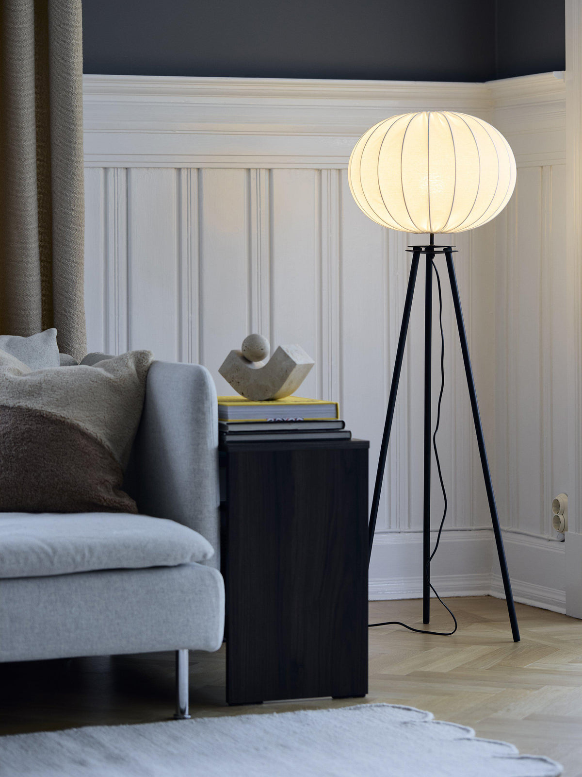 Anibe Lifestyle - Base Golvlampa Tripod Mattsvart IP20 125cm