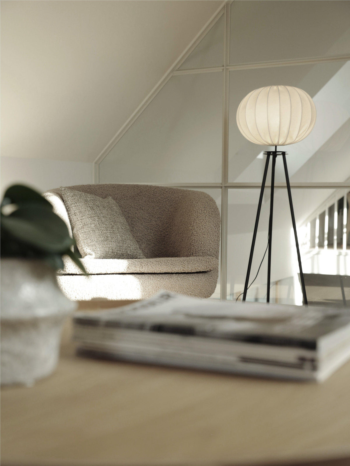 Anibe Lifestyle - Base Golvlampa Tripod Mattsvart IP20 125cm