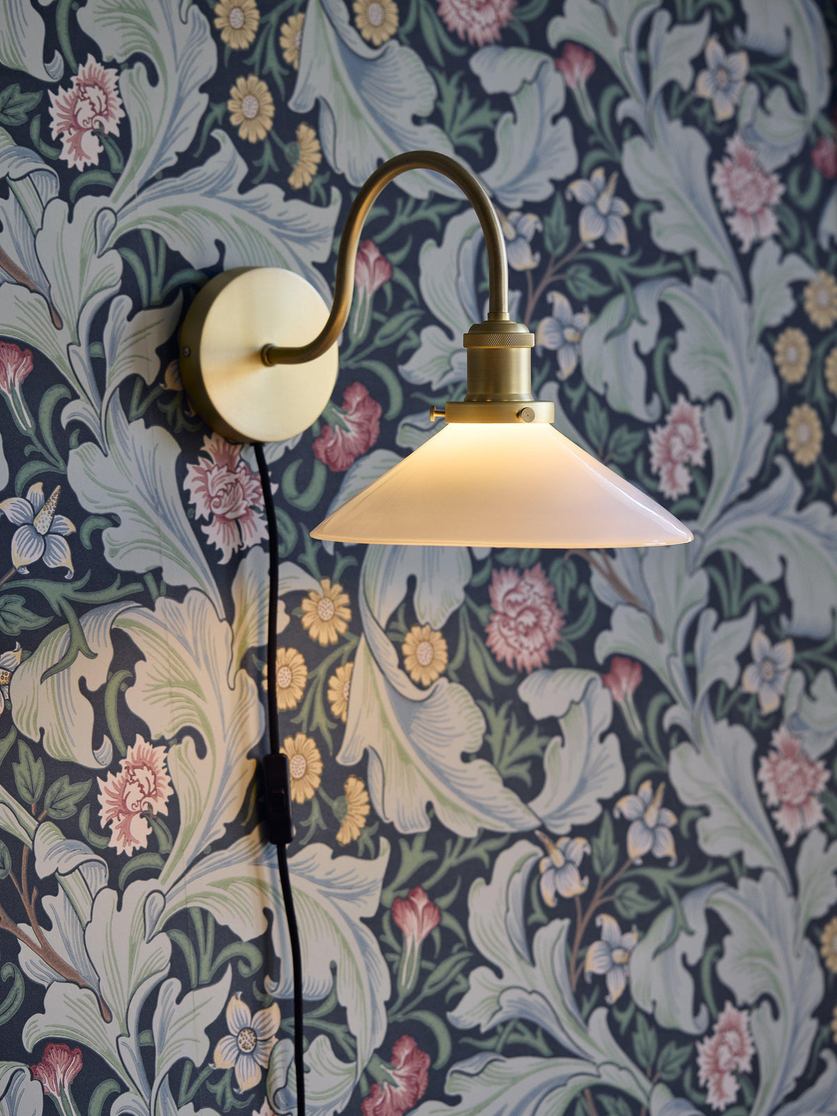 Anibe Lifestyle - Axel Vägglampa Opal 25cm