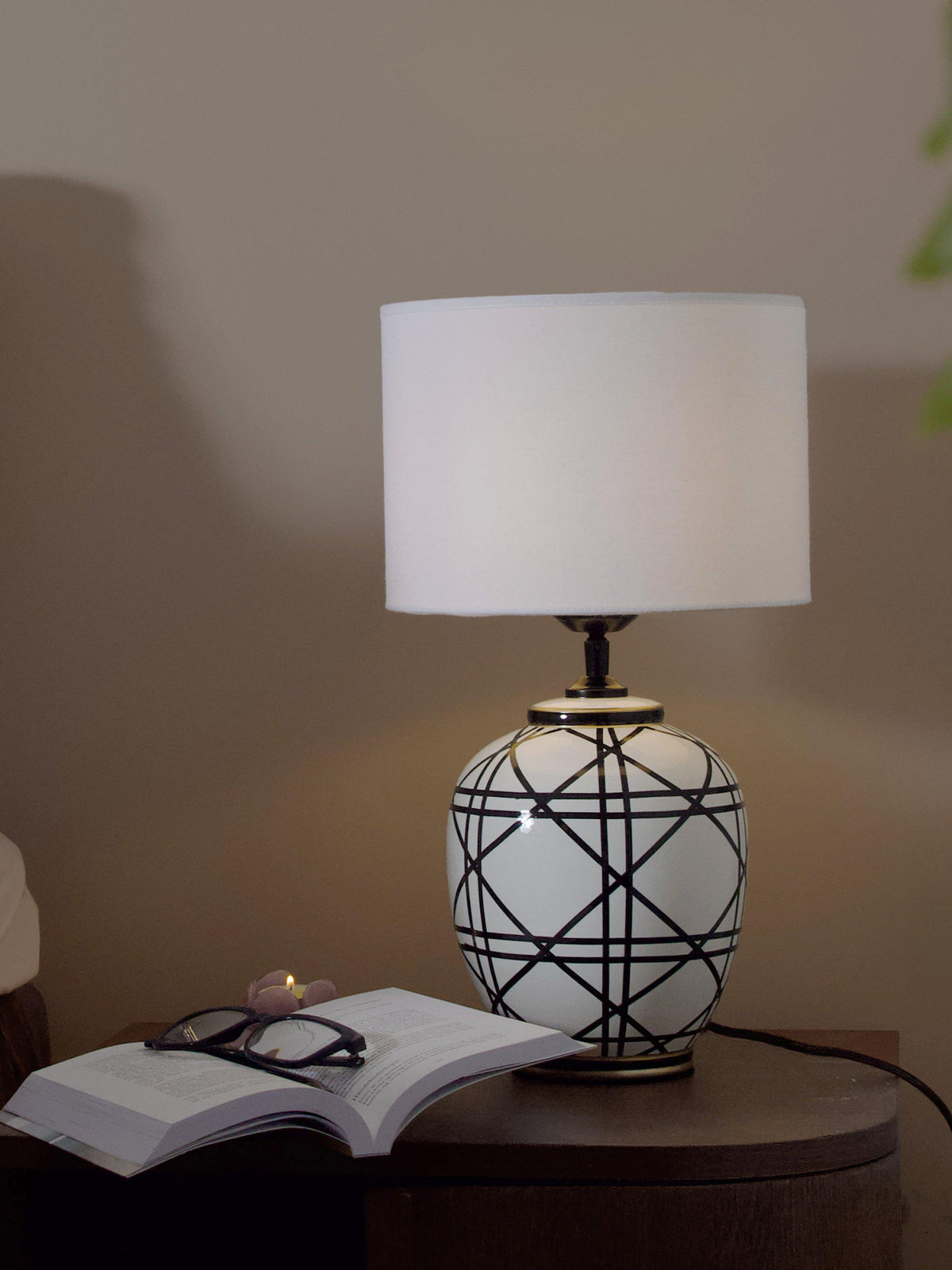 Anibe Lifestyle - New York Lampfot Svartvit 32cm