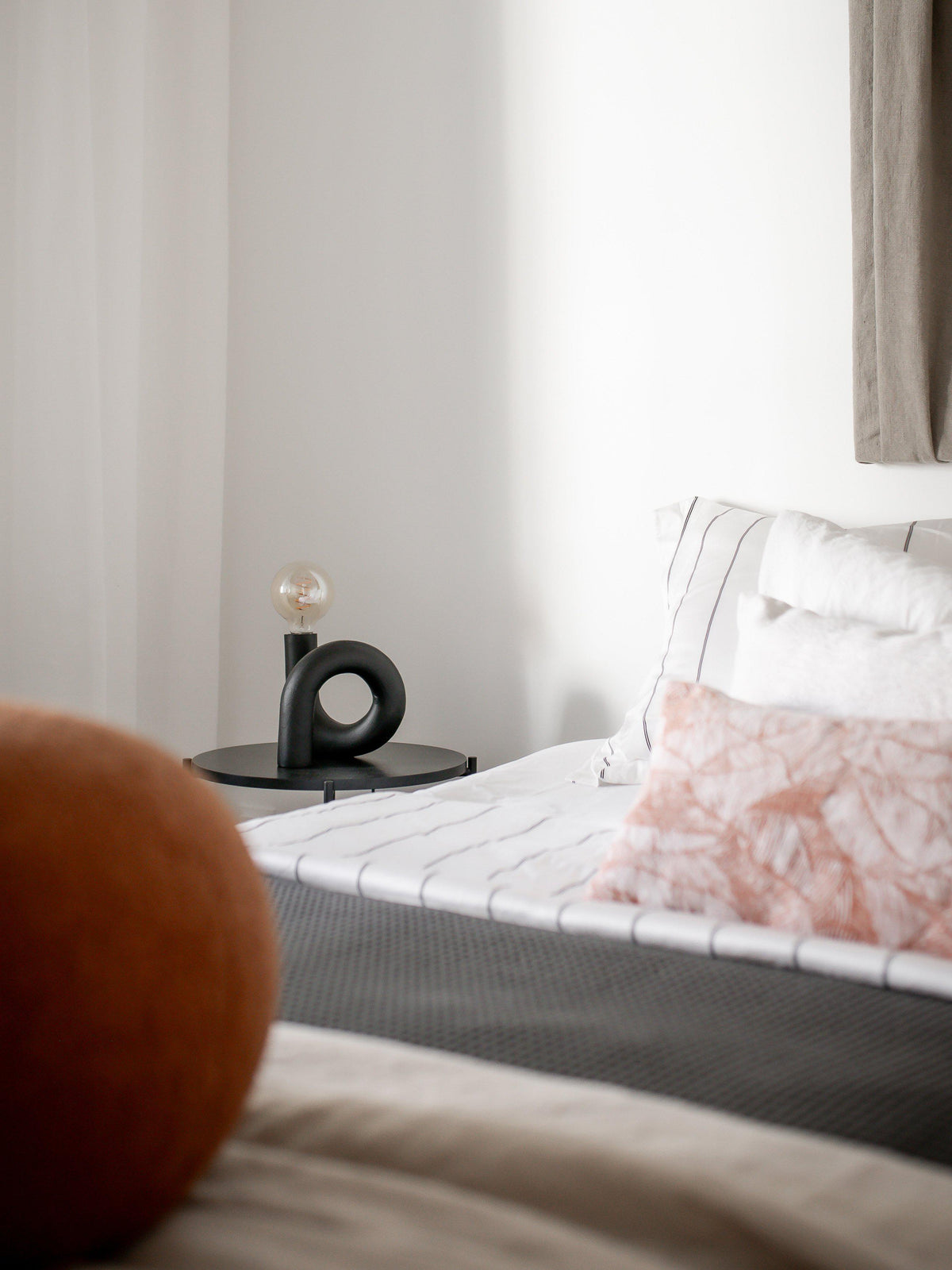 Anibe Lifestyle - Notice Swirl Lampfot Råsvart 18cm