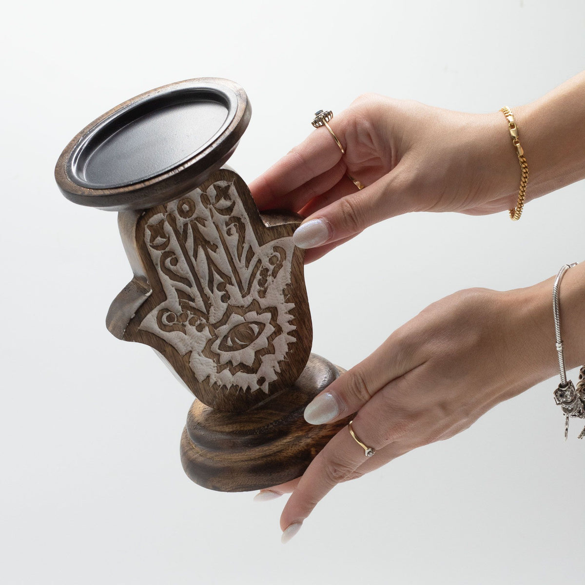 Anibe Lifestyle - Liten Hamsa ljusstake i mangoträ