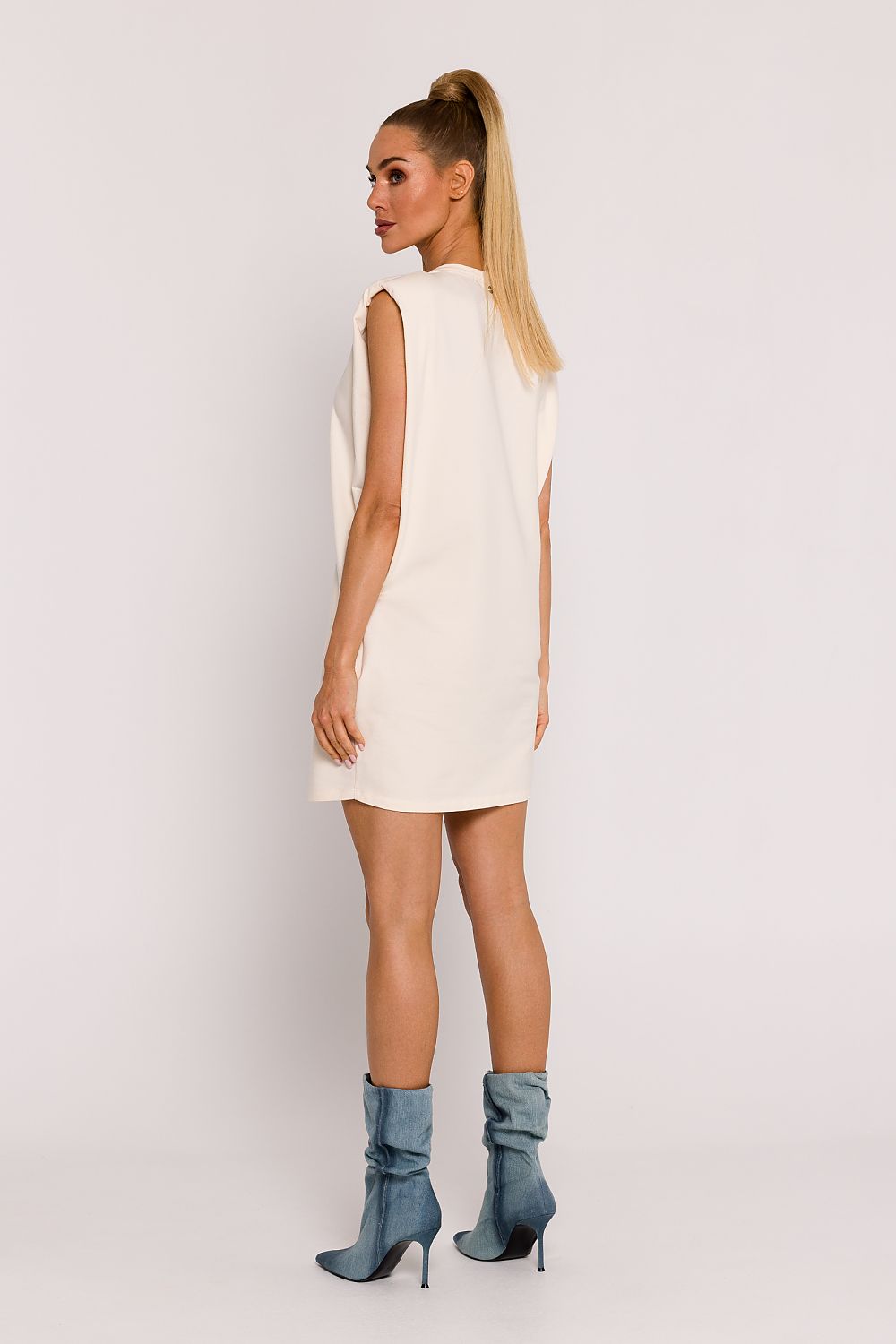 Anibe Lifestyle - Stickad oversize miniklänning med axelkuddar