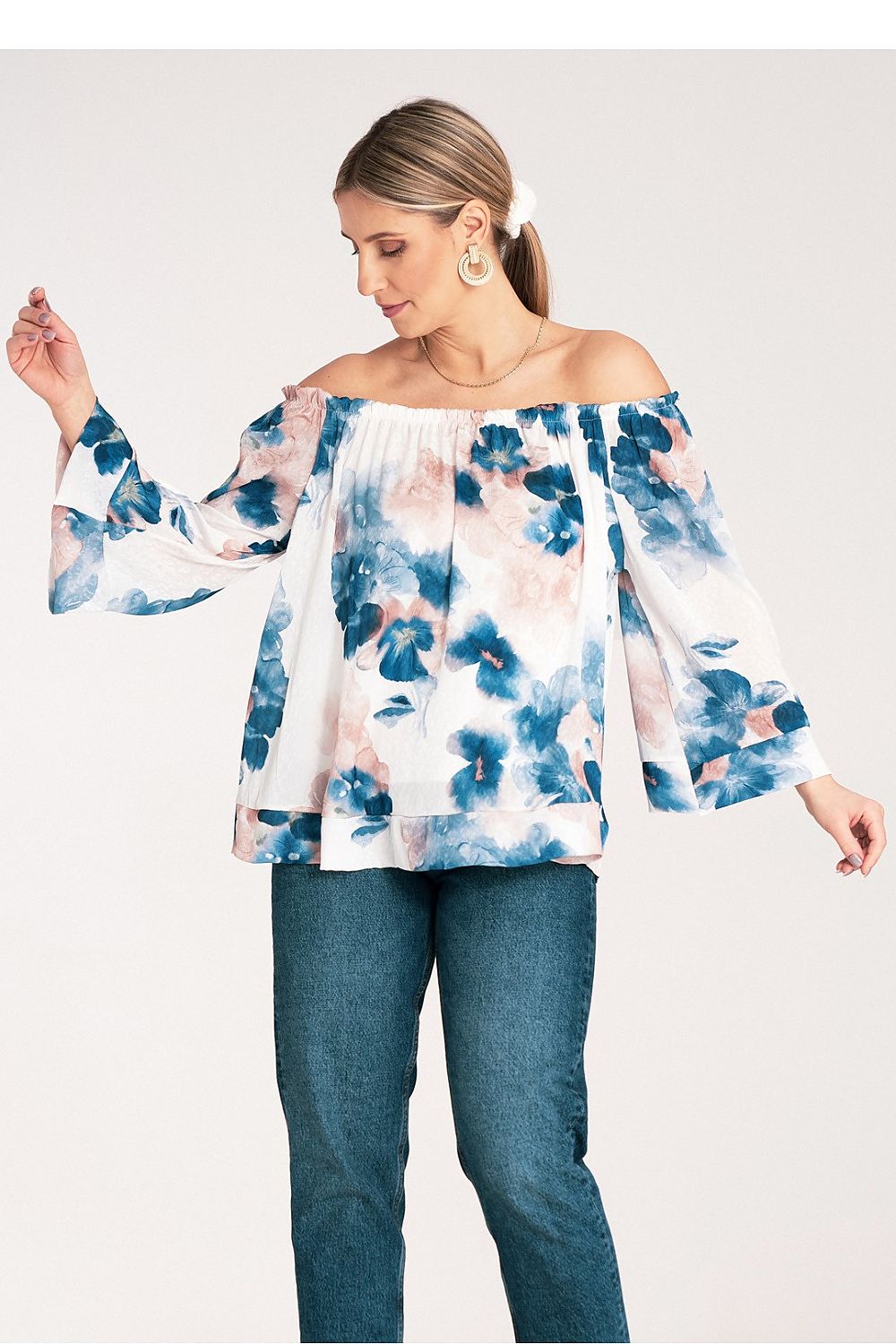 Anibe Lifestyle - Ledig blus med bred halsringning och trekvartsärm