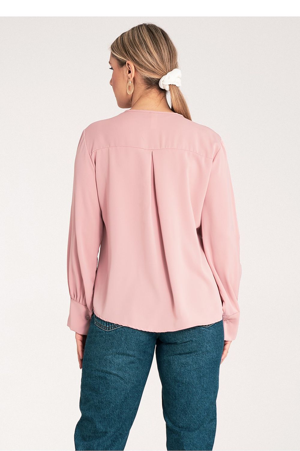 Anibe Lifestyle - Satinblus med V-ringning och knapp