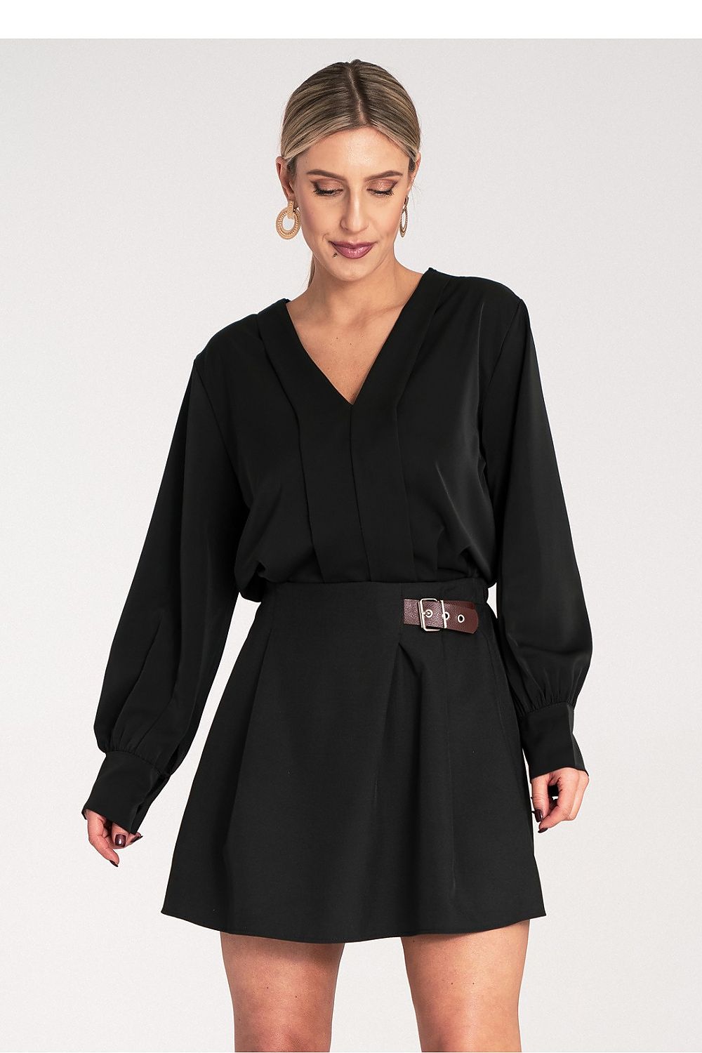 Anibe Lifestyle - Satinblus med V-ringning och knapp