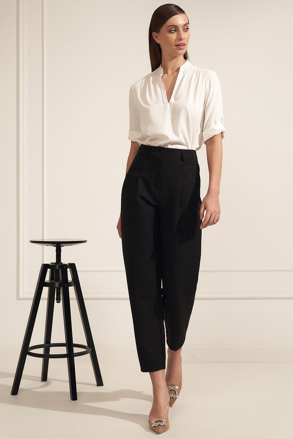 Anibe Lifestyle - Blus med rynkad hals och uppvikta ärmar