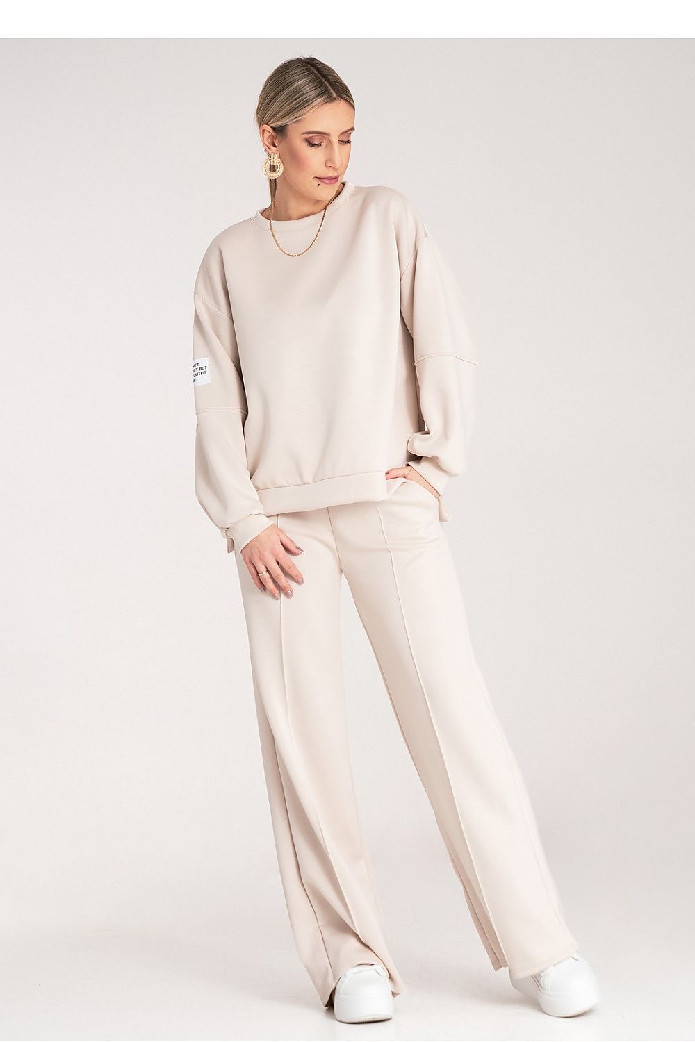 Anibe Lifestyle - Mjukisset med sweatshirt och vida byxor