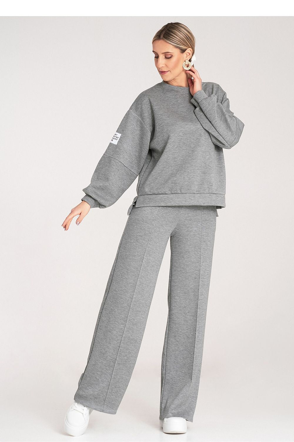 Anibe Lifestyle - Mjukisset med sweatshirt och vida byxor