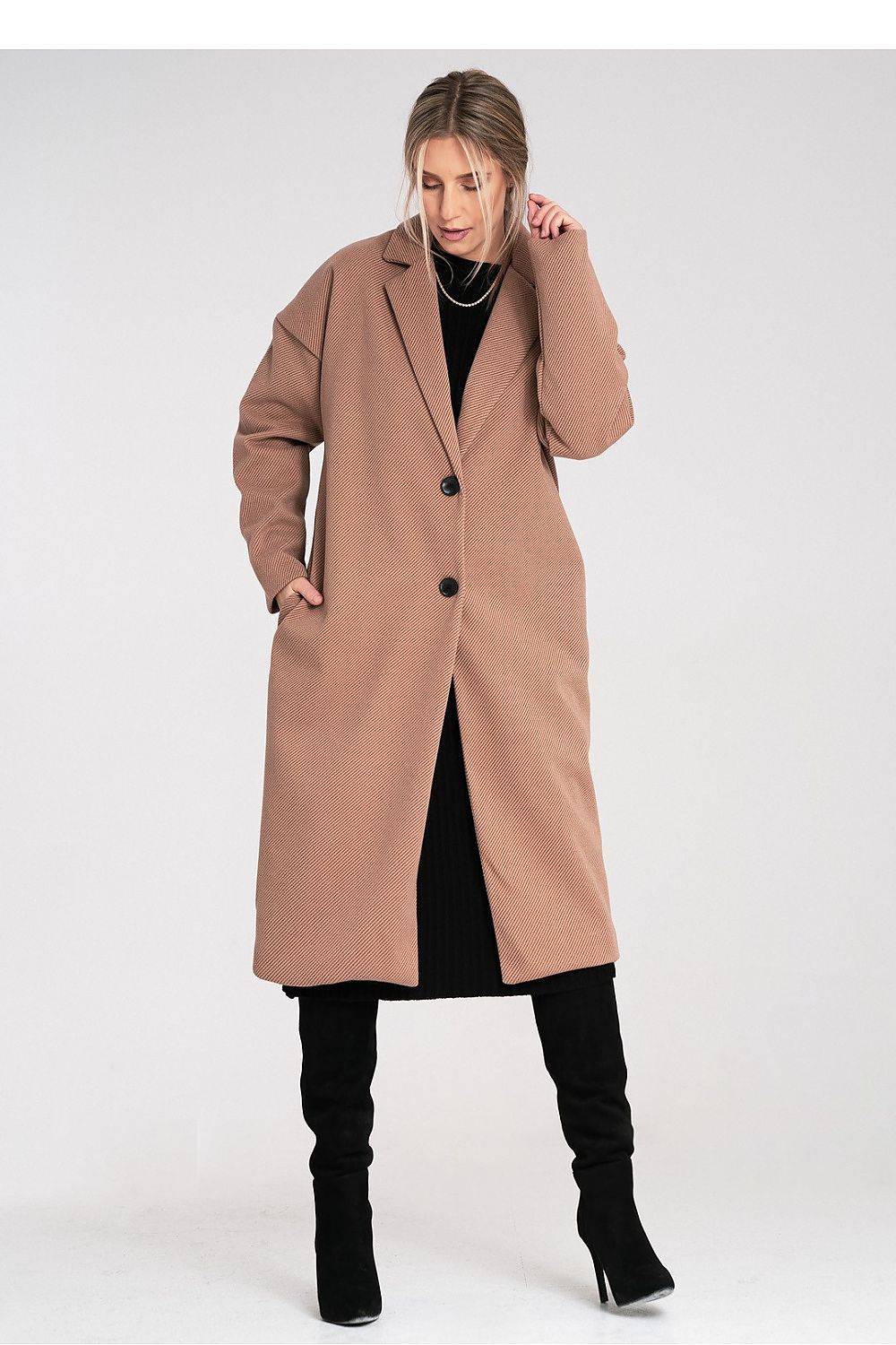 Anibe Lifestyle - Oversized kappa med kavajkrage och tvåknappsstängning