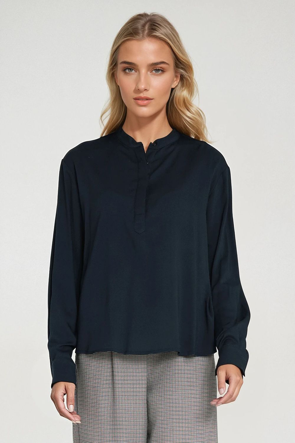 Anibe Lifestyle - Oversized blus med polokrage och långa ärmar