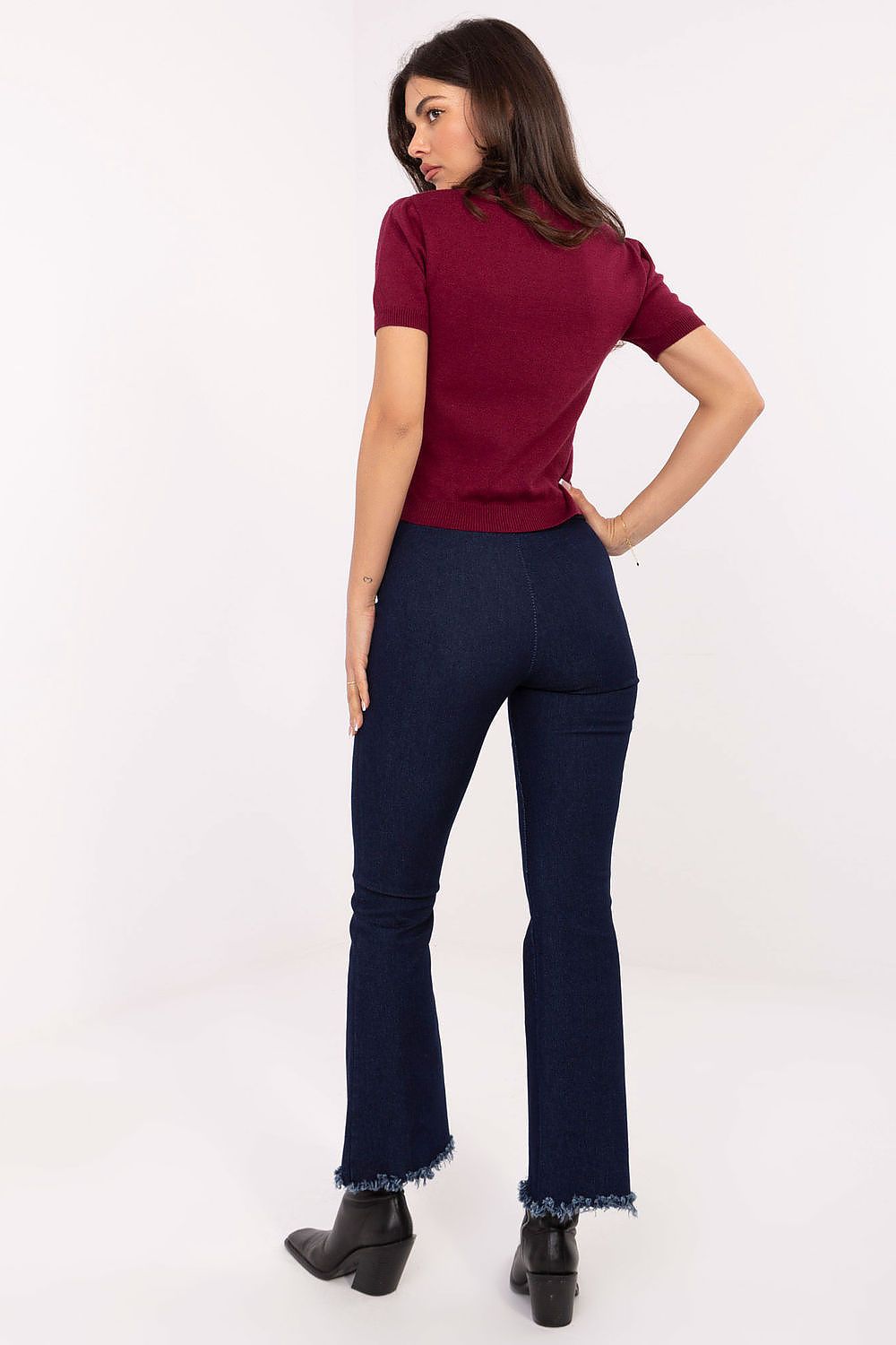 Anibe Lifestyle - Utsvängda jeans med high-waist och fransade kanter