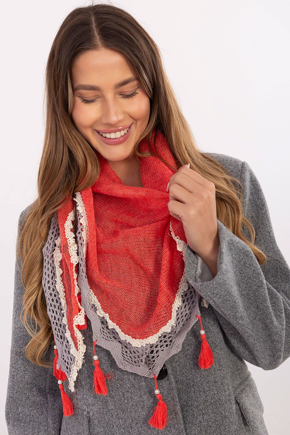 Anibe Lifestyle - Trekantig scarf med spets och pärlfransar