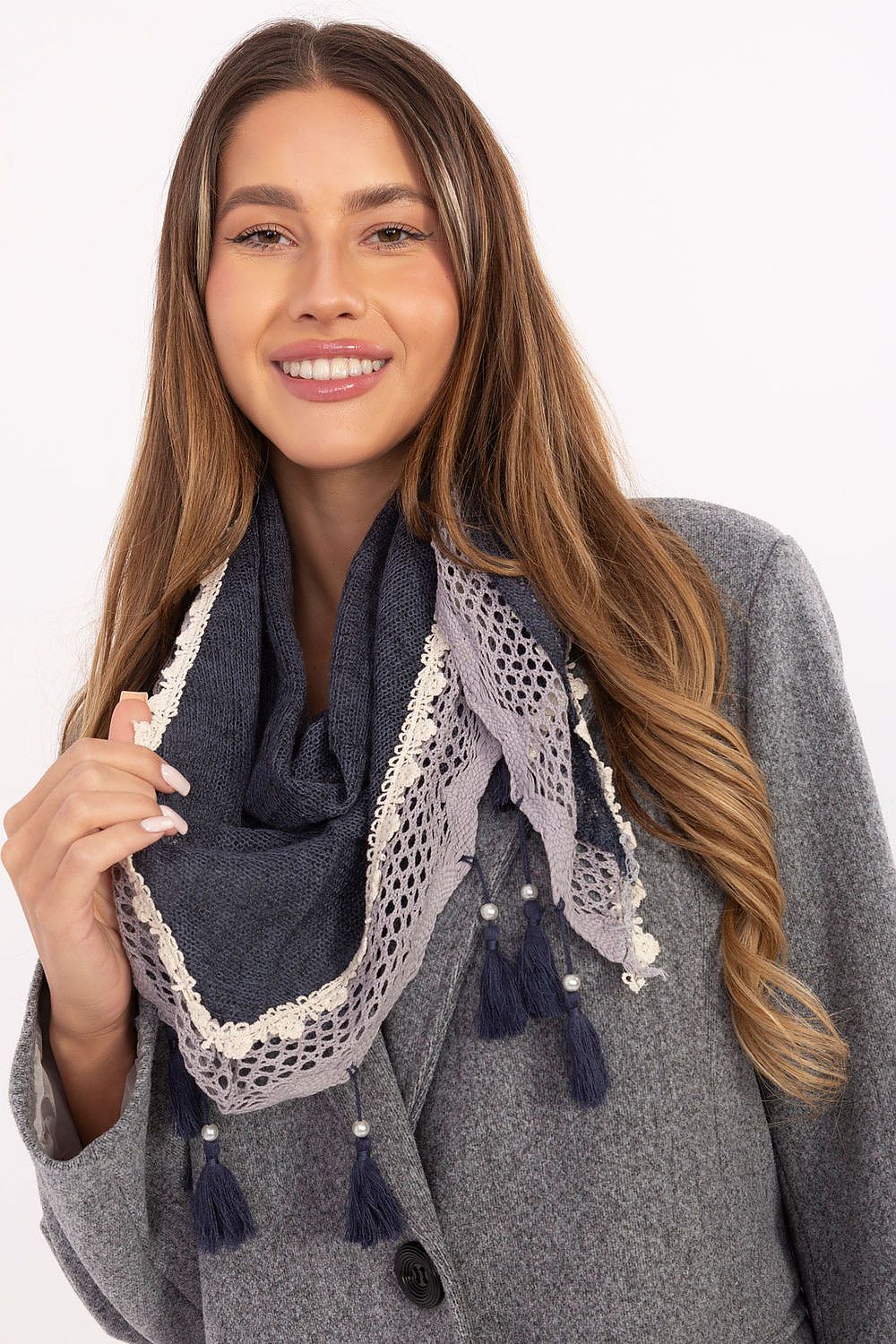 Anibe Lifestyle - Trekantig scarf med spets och pärlfransar