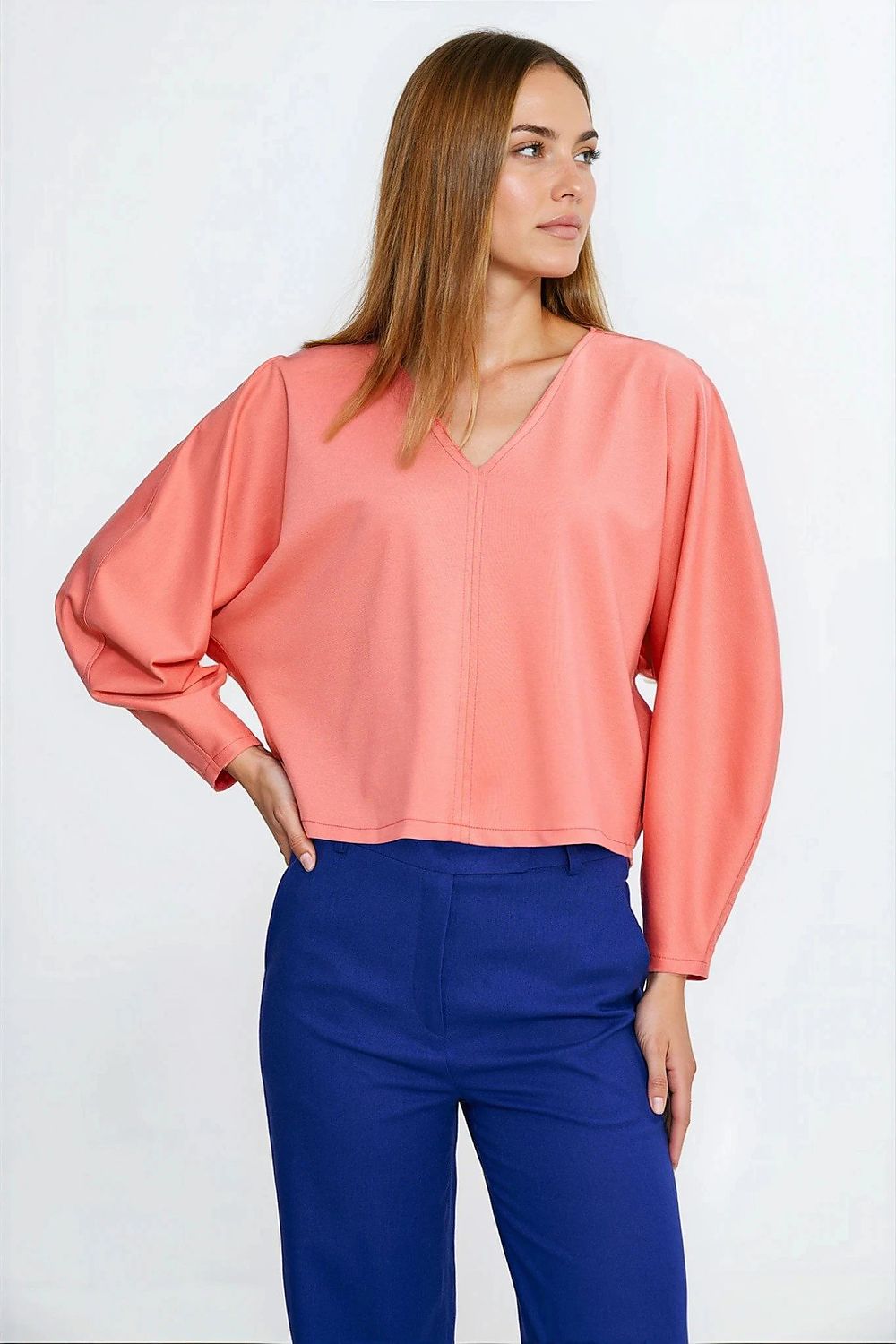 Anibe Lifestyle - Oversize topp med ballongärmar och V-ringning