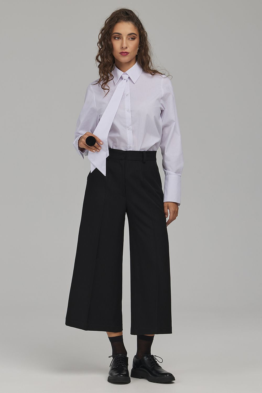 Anibe Lifestyle - Byxor med high-waist och wide leg i cropped modell