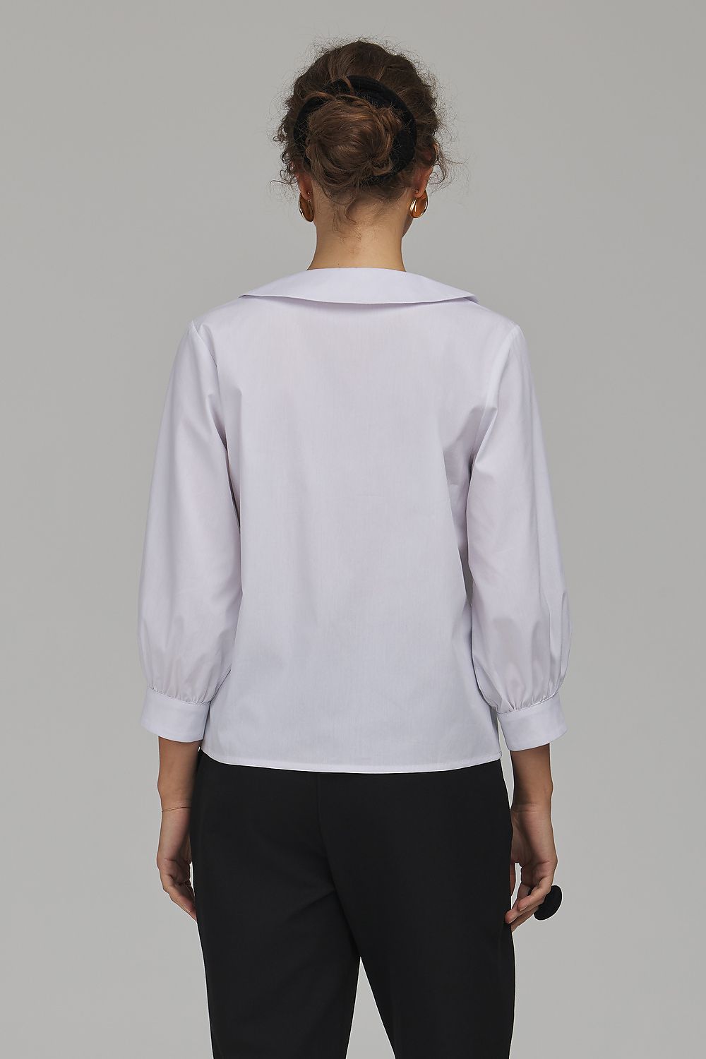 Anibe Lifestyle - Skjortblus i poplin med V-ringning och puffiga trekvartsärmar