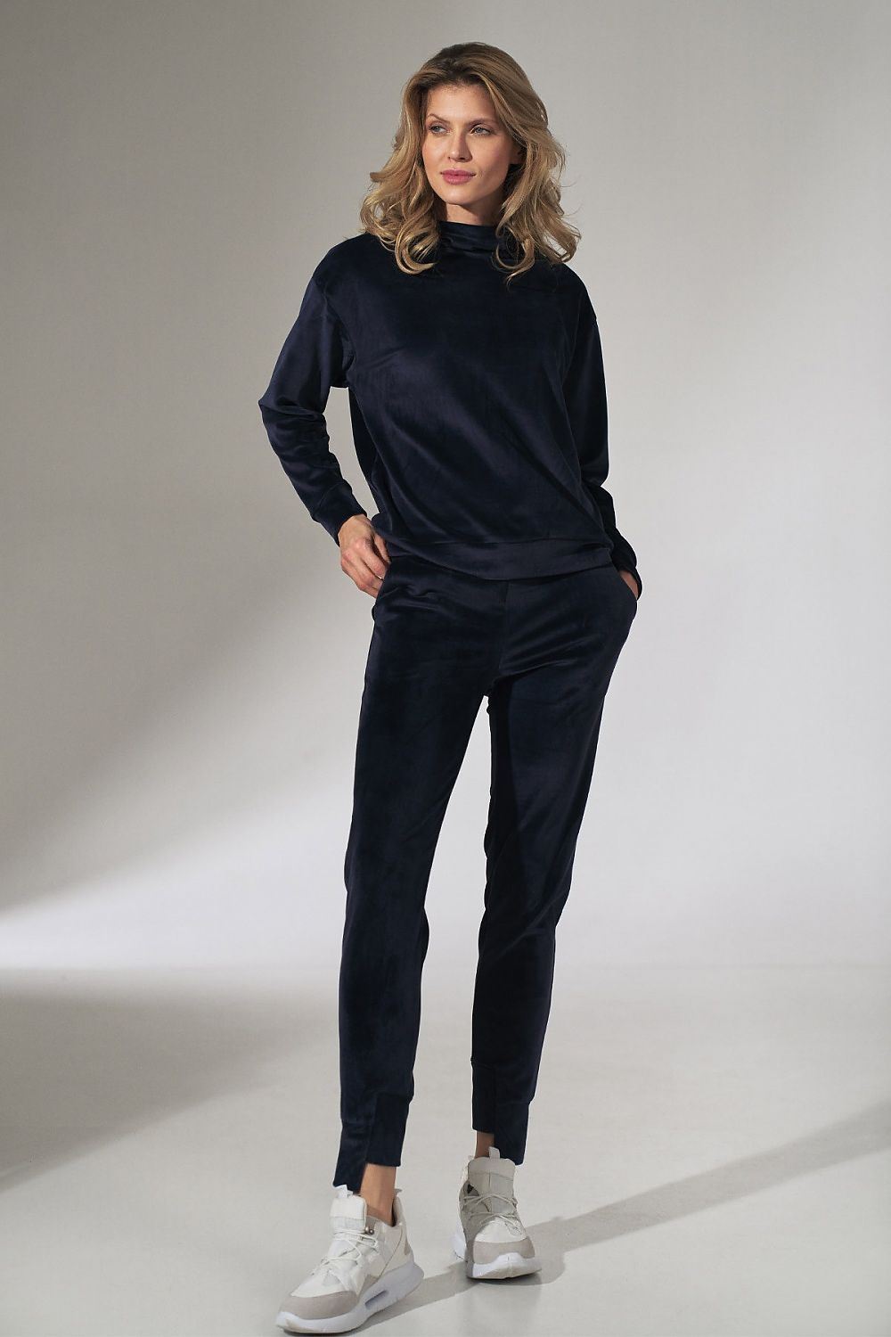 Anibe Lifestyle - Mjukisbyxor i velour med fickor och asymmetrisk mudd