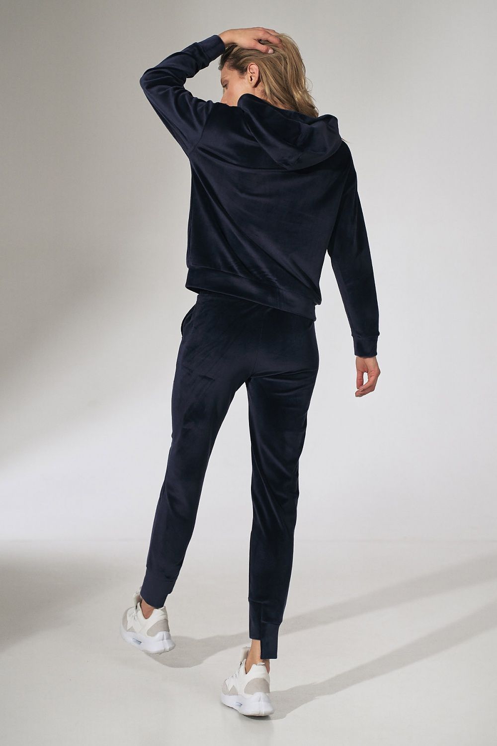 Anibe Lifestyle - Mjukisbyxor i velour med fickor och asymmetrisk mudd