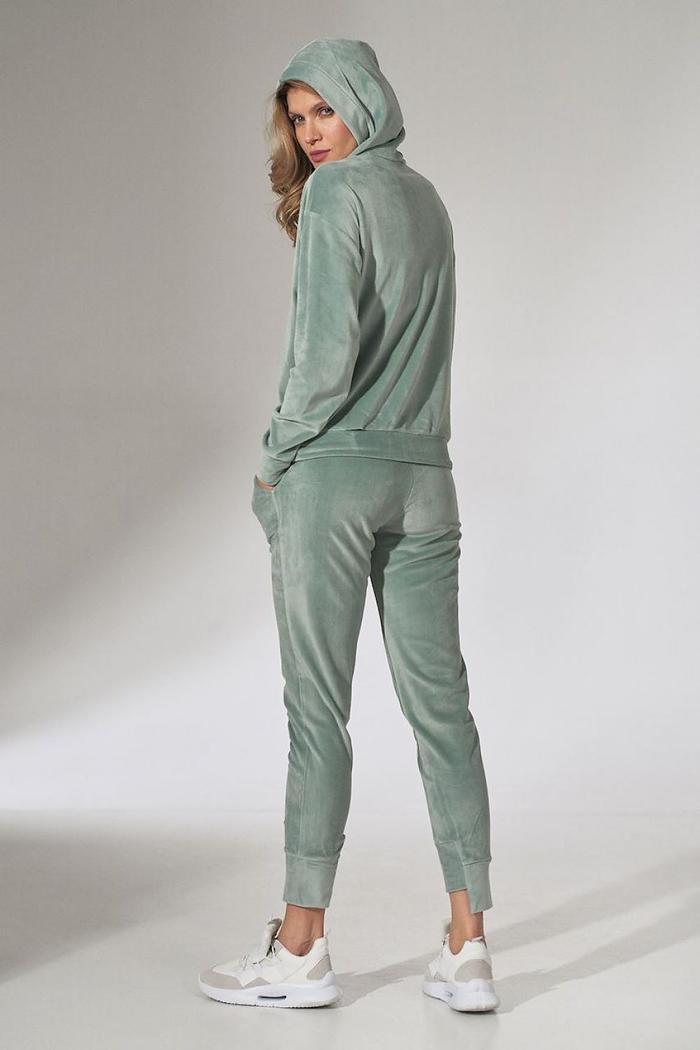 Anibe Lifestyle - Mjukisbyxor i velour med fickor och asymmetrisk mudd