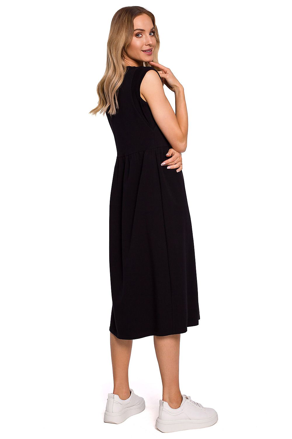 Anibe Lifestyle - Stickad midiklänning med high waist och vid kjol