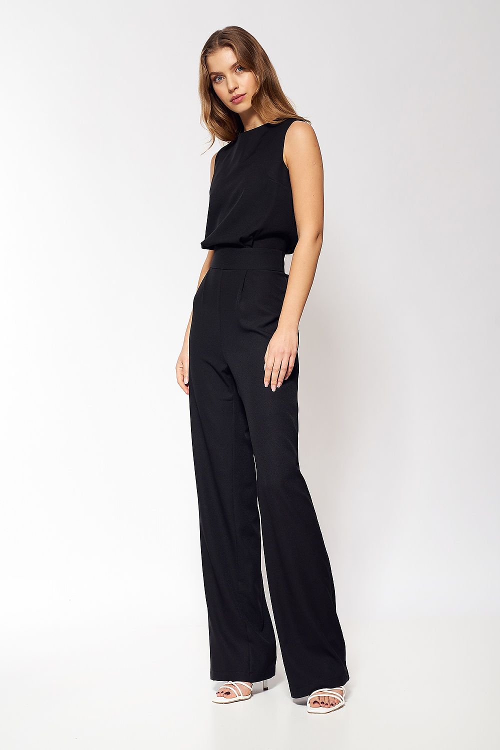 Anibe Lifestyle - Ärmlös byxdress med ryggdetalj