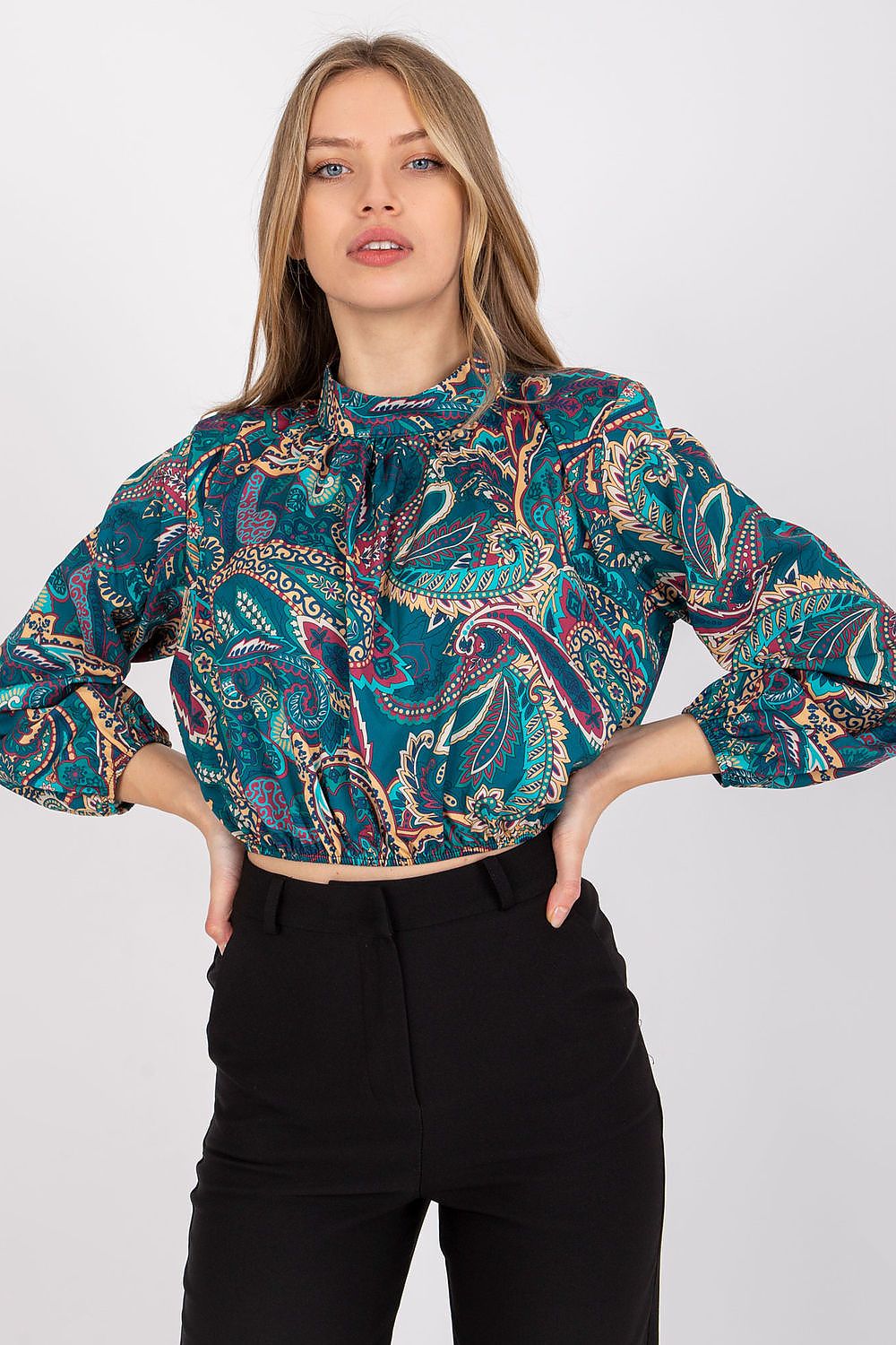 Anibe Lifestyle - Kort blus med ståkrage och lång ärm